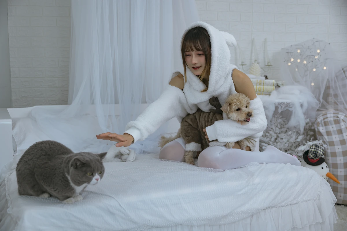 [YITUYU] 2022.12.17 Vol.2702 – Warm Girls and Pets Rabbit Zzz won't eat carrots#[24P]-14