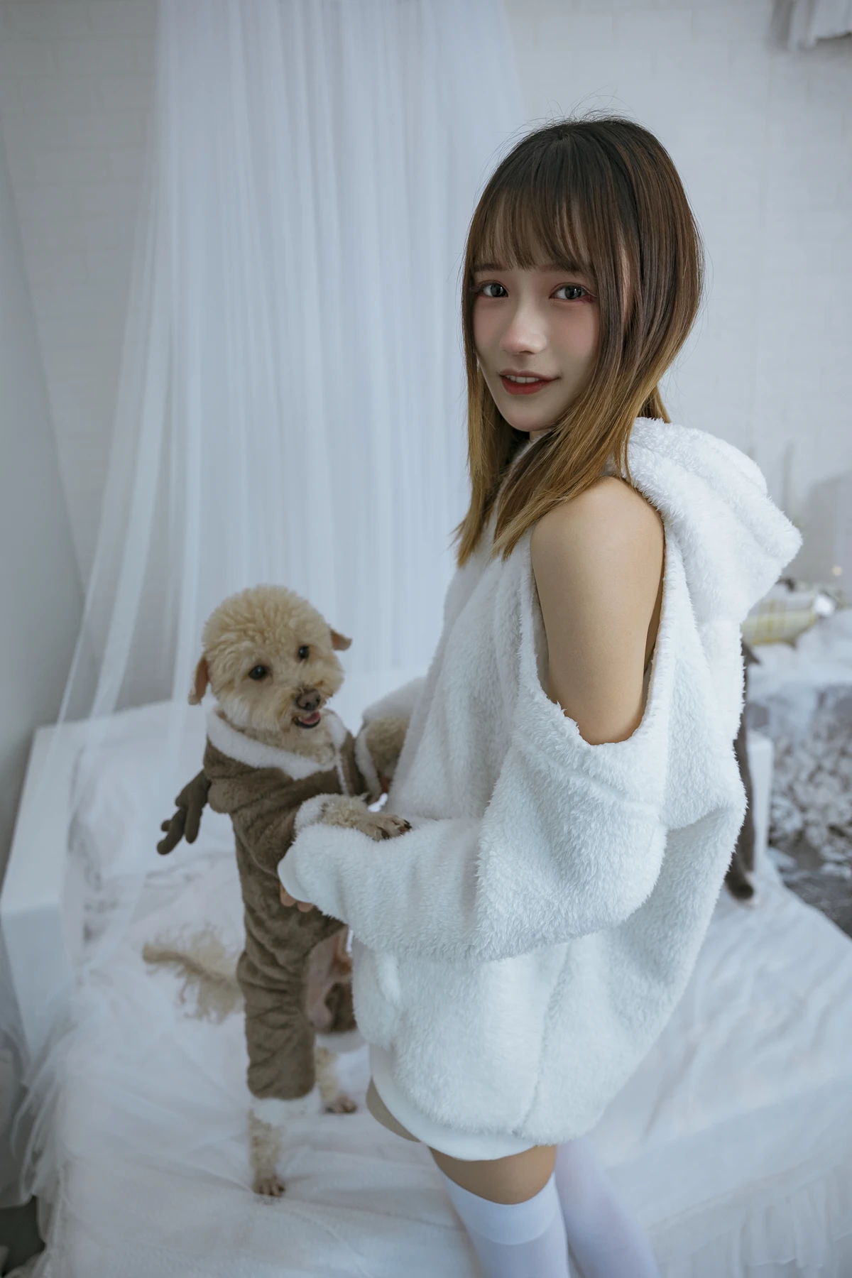 [YITUYU] 2022.12.17 Vol.2702 – Warm Girls and Pets Rabbit Zzz won't eat carrots#[24P]-8